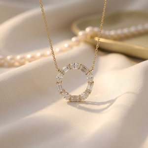 Pendentif cercle en moissanite argentée avec pierres ovales et taille émeraude, collier multi-formes - Product Image 3