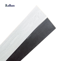Hochwertige Moderne Innen-Wasserfeste Holzfurnier SPC-Bodenbeläge Click-Lock Hellgraue PVC-Bodenfliesen für Apartments Rutschfest