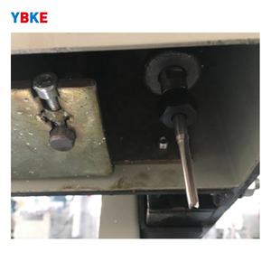 Machine de fraisage à deux axes commandée par PLC et motorisée pour la production de fenêtres en aluminium, UPVC et PVC - Product Image 3