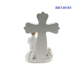En vrac <span class=keywords><strong>Acheter</strong></span> Résine Priant Garçon Communion Souvenirs - Product Image 2