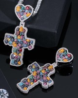 Pendentif Cœur Croix Moissanite Entièrement Sertie de Pierres Colorées, Unique et Éclatant, Pièce Tendance Préférée des Influenceurs Nouveau Riche