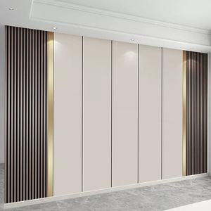 Installation de panneaux en cristal de carbone Panneaux muraux sans soudure imperméables et résistants à l'humidité Panneaux de revêtement mural en bois - Product Image 1