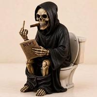 Figurine en résine BZY Grim Reaper assis sur les toilettes, décoration amusante pour la maison ou le bureau, cadeau artisanal amusant pour Halloween
