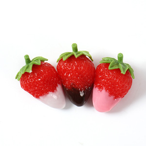 Ciondolo simulato a forma di salsa per insalata alla fragola, decorazione per zaino con catena di perline in PVC a forma di frutta simulata, salsa al cioccolato al latte e fragola - Product Image 4
