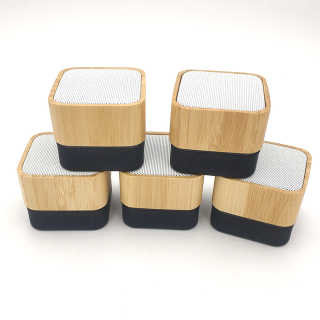 2026 Latest New Arrival Hot Sale Bamboo Portable Bluetooth Speaker Promotional Gift Sets Gift Box Packing Outdoor Travel Home