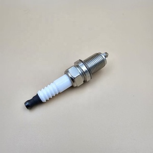 Vela de Ignição Automotiva K16R-U para Veículos A6 Legacy Material de Liga de Níquel OEM 3119 - Product Image 2