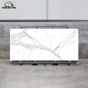 Tùy chỉnh vàng trắng calacatta Đá Thạch Anh Hiện Đại <span class=keywords><strong>CE</strong></span> chứng nhận đánh bóng Acrylic Nhân tạo tấm đá cẩm thạch cho sàn nhà bếp - Product Image 2