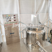 Homogénéisateur sous vide de 1000 L avec mélangeur émulsifiant, chauffage à vapeur par pompe à moteur et levage hydraulique pour la production de crèmes cosmétiques
