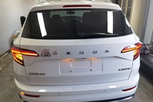 <span class=keywords><strong>Skoda</strong></span> Karoq <span class=keywords><strong>SUV</strong></span> 2022 TSI280 Turbo Edición Premium de <span class=keywords><strong>Segunda</strong></span> <span class=keywords><strong>Mano</strong></span> de Primera Calidad en China, Asientos de Cuero Automáticos, Techo Solar Panorámico R17 - Product Image 3