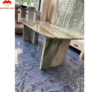 Table à manger et table basse en marbre vert irlandais poli au design moderne avec texture onyx pour salon de villa