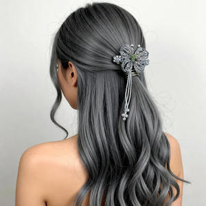 Pince à cheveux élégante papillon à pompon, perles en plastique de haute qualité, pince à ressort pour femme, idéale pour l'été - Product Image 2