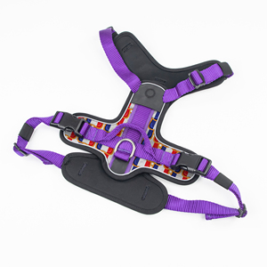 เสื้อกั๊กสุนัขแบบปรับได้ ทนทาน ทำจากไนลอน พร้อมสีสันลายธงชาติ สะท้อนแสงเพื่อความปลอดภัยสำหรับกิจกรรมกลางแจ้ง - Product Image 1