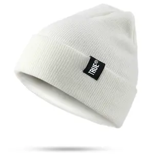 Двухслойная теплая зимняя шапка с тканым логотипом