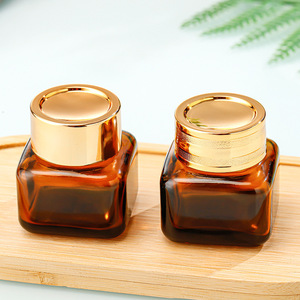 ขวดแก้วสีน้ำตาลกันแสงขนาด 20 กรัม รูปทรงสี่เหลี่ยม สำหรับครีมบำรุงรอบดวงตา ปิดผนึกด้วยฝาเกลียว พิมพ์ลาย <span class=keywords><strong>VKK</strong></span> รุ่นบรรจุภัณฑ์เครื่องสำอาง - Product Image 4