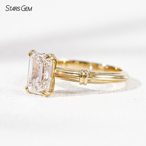 Bague de fiançailles en or jaune 10 carats avec diamant de laboratoire taille émeraude Starsgem pour femme - Product Image 3