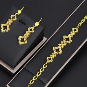 Ensemble de bijoux pour femmes JXX Simple Charm, plaqué or 24 carats, collier, bracelet et boucles d'oreilles trèfle à quatre feuilles pour mariages et fêtes - Product Image 2