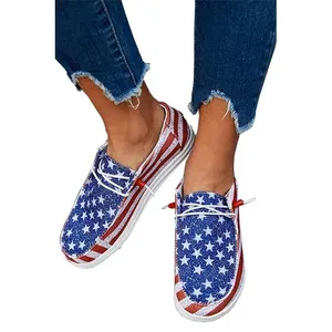 Sepatu kanvas wanita, ukuran besar 36-48 bendera Amerika bercetak kasual gaya berjalan untuk pria dan wanita