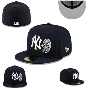 Gorra de Béisbol Roja Cerrada Ajustada de Visera Plana Bordada Original de Marca Americana Grande 2025 - Product Image 4