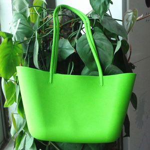 Sac à main d'été multi-usages pour femme, imperméable, en silicone de haute qualité, sac de plage, sac à bandoulière, couleur bonbon - Product Image 3