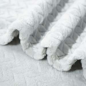 Manta polar gris claro para sofá y cama, mantas de franela Jacquard suave, mantas peludas ligeras para todas las estaciones - Product Image 6