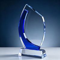 Trophée en cristal bleu incurvé personnalisé, plaque de récompense en cristal en forme de voile pour cérémonie d'entreprise, trophée souvenir gravé au laser