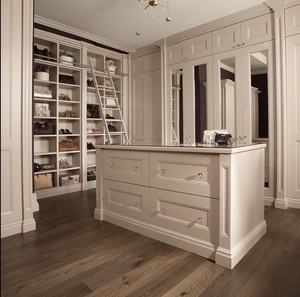 Sistema de Vestidor de Lujo en Color Blanco Crema, Moderno y Clásico, <span class=keywords><strong>Armario</strong></span> Grande Personalizado para Dormitorio con Isla y <span class=keywords><strong>Escalera</strong></span> Rodante - Product Image 2