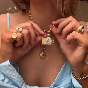 Collar con Colgante de Acero Inoxidable, Puerta de la Resurrección que se Abre/Cierra, Colgante Pintado a Mano, Cadena para Suéter - Product Image 3