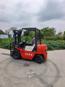 Heli FD25 Outils de levage de chariot élévateur diesel de 2.5 tonnes Machine d'occasion avec 3 mâts Expédition rapide Bonne condition - Product Image 3