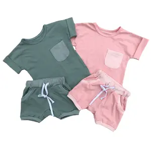 נערים מזדמנים קיץ מכנסיים קצרים 2pcs סט חלק כותנה אפור ירוק כיס מעוקל טי תינוקות Outifs