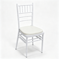 Chaise Chiavari en fer blanc avec coussin amovible, empilable, imperméable, pour hôtel, extérieur, villa, mariage, banquet, salle à manger