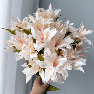 Lys artificiels réalistes en soie couleur <span class=keywords><strong>champagne</strong></span> à 3 têtes pour décoration intérieure, mariage, fête des Mères, arrangement floral, salon - Product Image 1