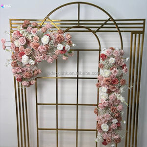 Camino de Mesa Romántico Hecho a Mano con Rosas Rosadas, Diseño Floral Irregular, Decoración de Pared para Bodas, San Valentín y Pedidas de Mano - Product Image 2