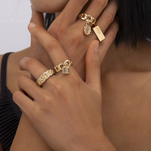 <span class=keywords><strong>Set</strong></span> Cincin Vintage Wanita Aksesoris Perhiasan Wanita Cincin Rantai Emas Geometris - Product Image 1