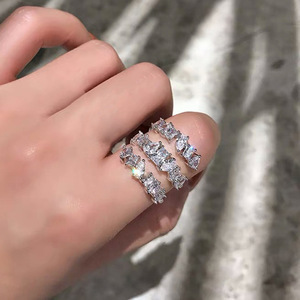 Anello con Design Geometrico a Goccia d'Acqua e Quadrato, Stile Elegante per Donne - Product Image 2