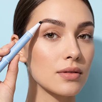Crayon à sourcils à pointe fine avec effet brume extrêmement fin et doux, anti-bavures, longue tenue, pour sourcils sauvages