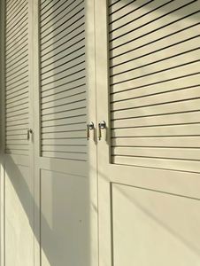 Armoire de chambre à coucher en bois massif, style français, profil bas, luxe, sensation haut de gamme, avec volets pliants coulissants - Product Image 6