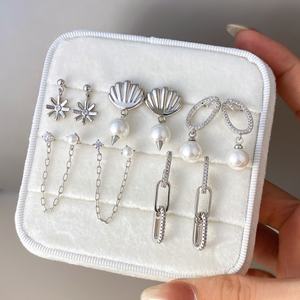 Boucles d'oreilles tendance en gros, minimalistes, plaquées or 18 carats, bijoux à la mode, zircon et perles pour femmes - Product Image 2