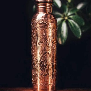 Botella de Agua Moderna de Cobre Puro, a Prueba de Fugas, Hecha a Mano, Portátil, con Beneficios Ayurvédicos para la Salud, Ecológica, Sostenible, para Exteriores y Hogar - Product Image 1
