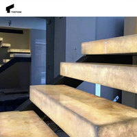 Escalier sur mesure en marbre onyx blanc poli Tostone, de qualité supérieure, pour halls d'hôtel, villas, intérieurs commerciaux, écologique