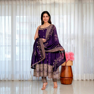 Ensemble Anarkali brodé violet avec dupatta, tenue traditionnelle indienne et pakistanaise pour femmes, vêtements de mariage en coton, coupe régulière, longueur cheville - Product Image 1