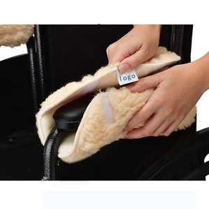 Coussin en polaire pour accoudoir de fauteuil roulant, pour les soins aux personnes âgées, à usage domestique - Product Image 4