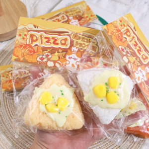 Jouets sensoriels anti-stress souples et moelleux en TPR, mignons, faits à la main, en forme de pain, de sushi, de boule de riz, de bisque, à rebond lent, triangulaires - Product Image 1