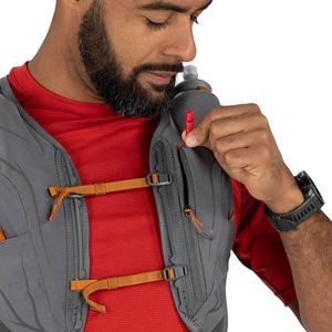 เสื้อกั๊กวิ่งแบบกำหนดเองพร้อมขวดน้ำแบบกลาง ความชุ่มชื้นยาวนาน เสื้อกั๊กวิ่งสำหรับการเดินป่าและให้ความชุ่มชื้น - Product Image 4