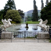Groupe d'art D&Z Décoration de paysage Sculpture d'animaux en plein air Grande statue de cheval en bronze avec des ailes pour la décoration de piscine