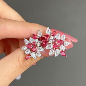 Orecchini a lobo E1912 in oro bianco con rubino a forma di fiore, montatura a griffe, gioielli di lusso da donna per matrimonio - Product Image 4