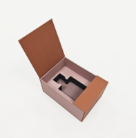 Boîtes d'emballage de parfum de luxe avec gaufrage carton rigide matériaux recyclés pour Oud & bois d'agar couleur et logo personnalisés