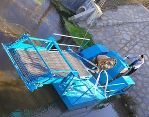 Planta acuática flotante de maleza automática con motor diésel, bote colector pequeño de lenteja de agua - Product Image 6