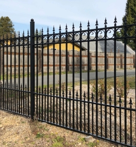 Clôture de cour en acier tubulaire préfabriquée sur mesure de qualité supérieure, galvanisée <span class=keywords><strong>à</strong></span> chaud, finition peinture poudrée, <span class=keywords><strong>piquet</strong></span> en métal noir - Product Image 3