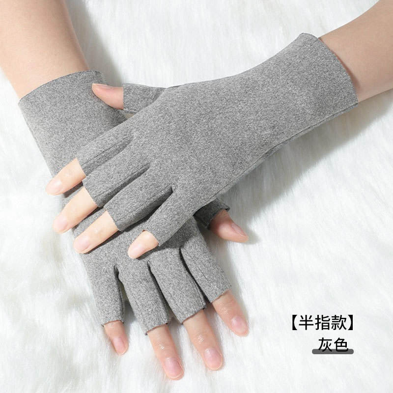 Grey half-finger style