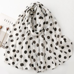 Écharpe longue à pois vintage de style français pour femme, douce et agréable pour la peau, en polyester, toutes saisons, châle décoratif, accessoire de transport quotidien - Product Image 4